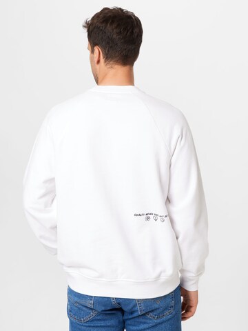 LEVI'S ® Μπλούζα φούτερ 'Relaxed Raglan Crewneck' σε λευκό