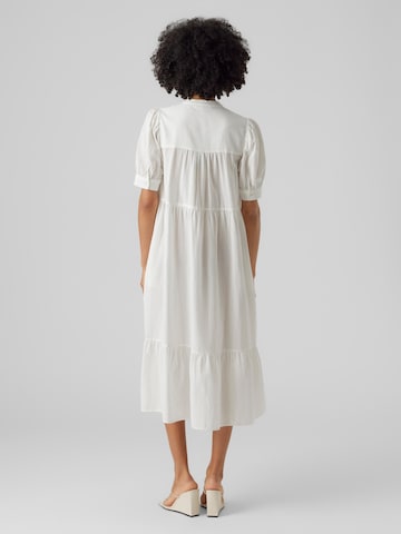 VERO MODA - Vestidos camiseiros 'Milan' em branco