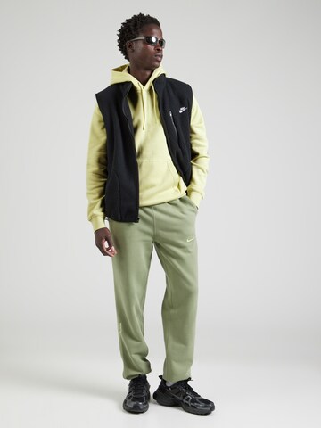 Coupe regular Sweat-shirt 'Club Fleece' Nike Sportswear en jaune