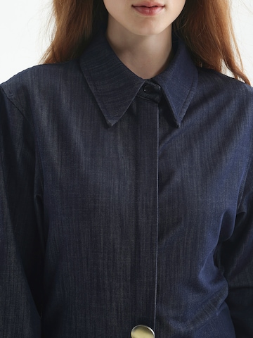 TorWeit Bluse 'Metallic-Button Fitted Blue Shirt'‌‌‌‌ in Blau