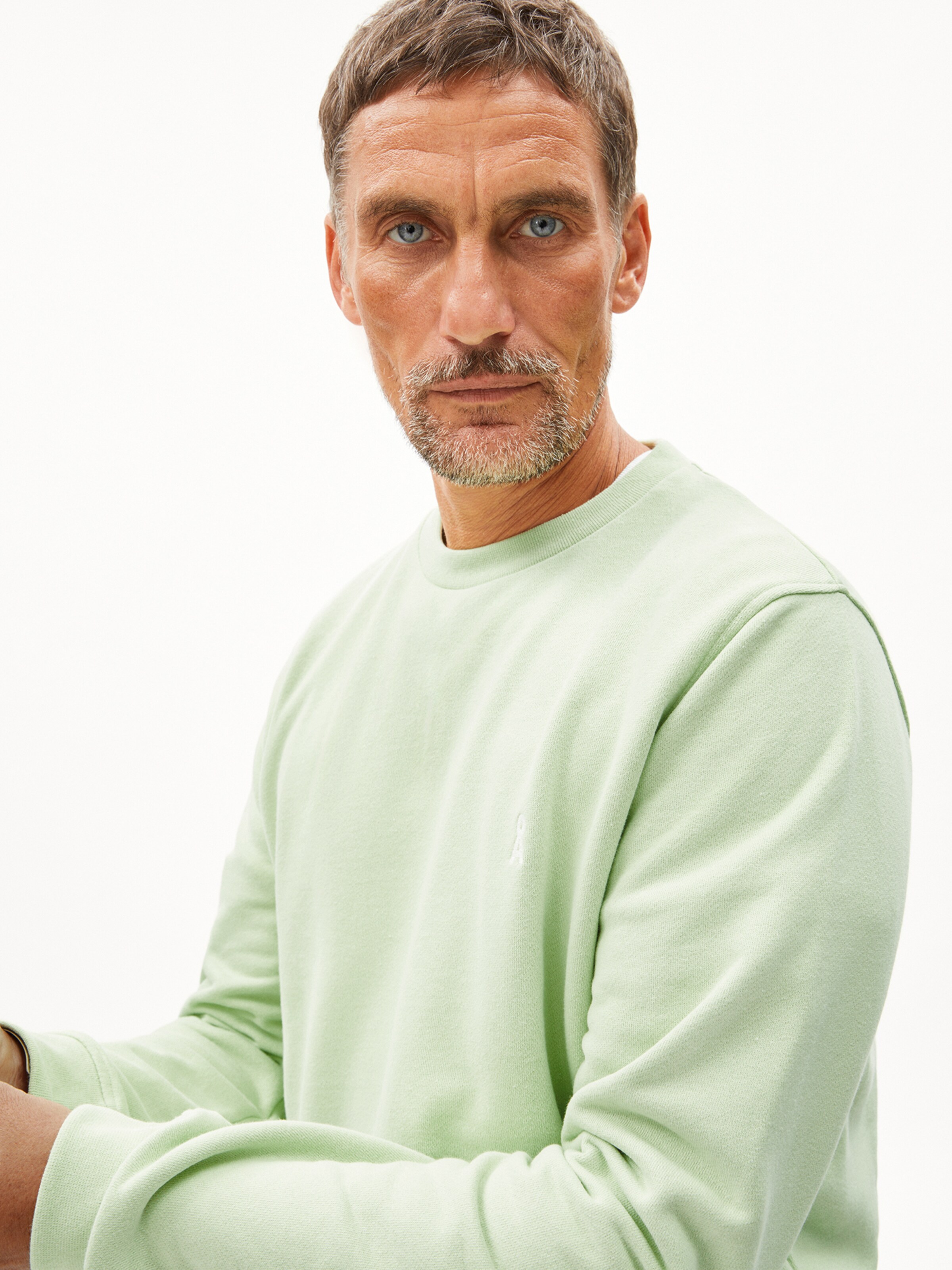 ARMEDANGELS Sweatshirt in Green: front