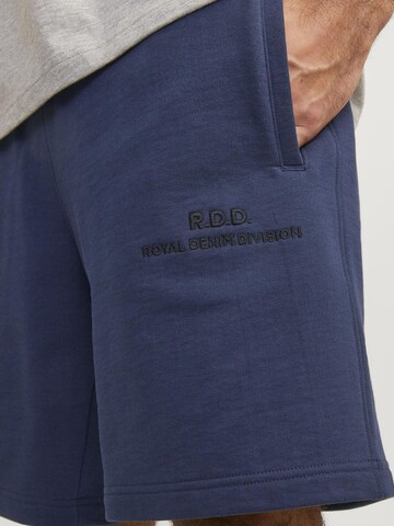 R.D.D. ROYAL DENIM DIVISION Regular Shorts in Blau
