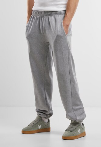 Urban Classics Loose fit Trousers in Grey: front