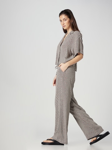 A LOT LESS Wide leg Broek 'Leila' in Bruin