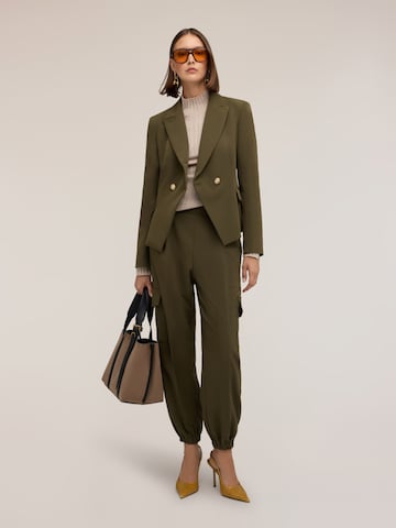 MOTIVI - Pantalón cargo en verde