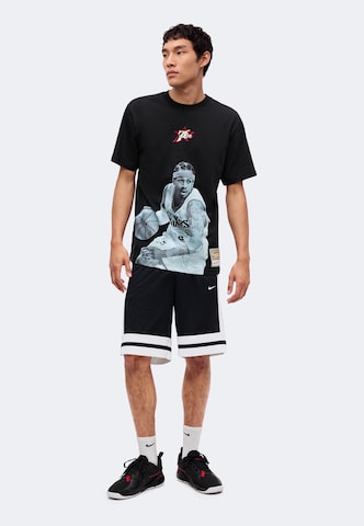 Mitchell & Ness T-shirt 'NBA PLAYER 76ERS - IVERSON' i svart: framsida