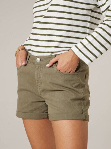 Regular Pantalon ' CERISE ' Deeluxe en vert