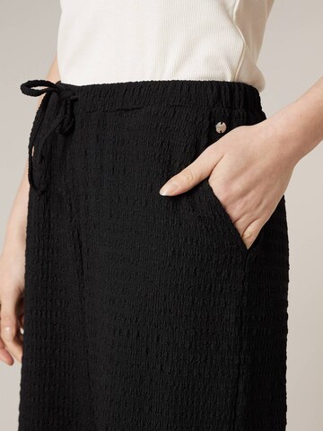 Loosefit Pantalon 'DEMILI' Deeluxe en noir