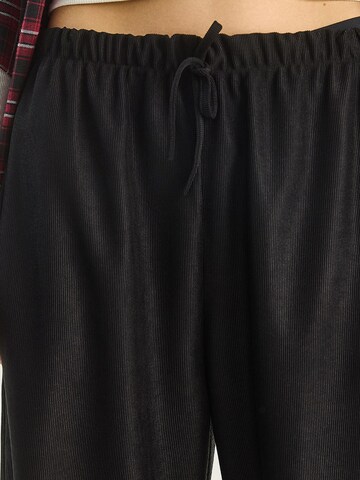 regular Pantaloni di Bianco Lucci in nero
