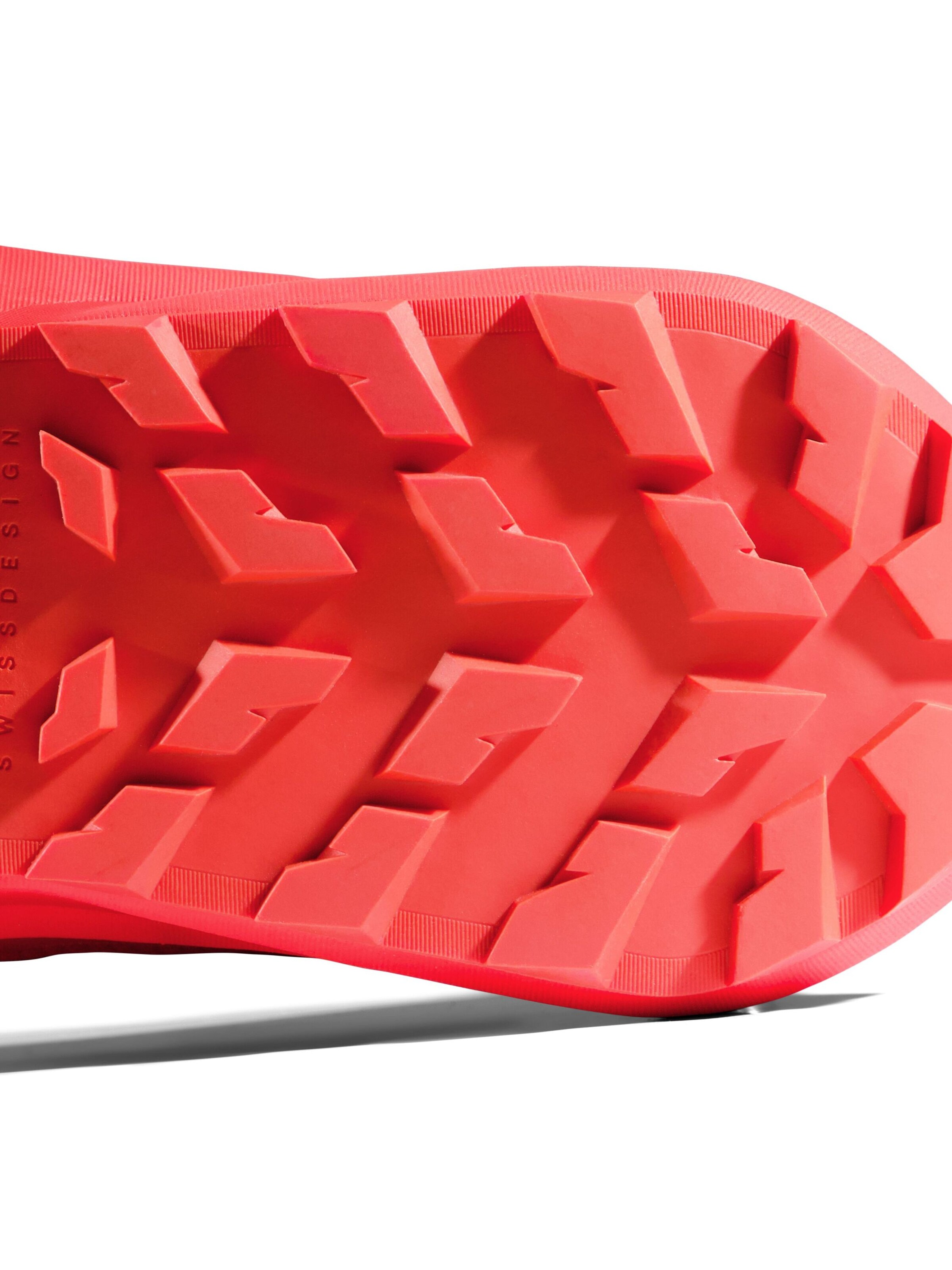MAMMUT Flats 'Aenergy Hike' in Red
