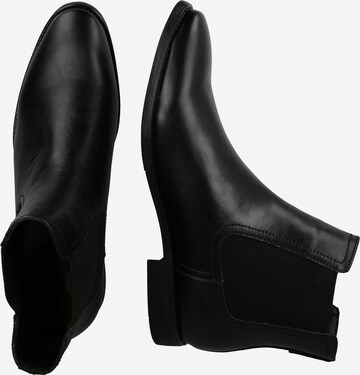 CALL IT SPRING Chelsea Boots in Black