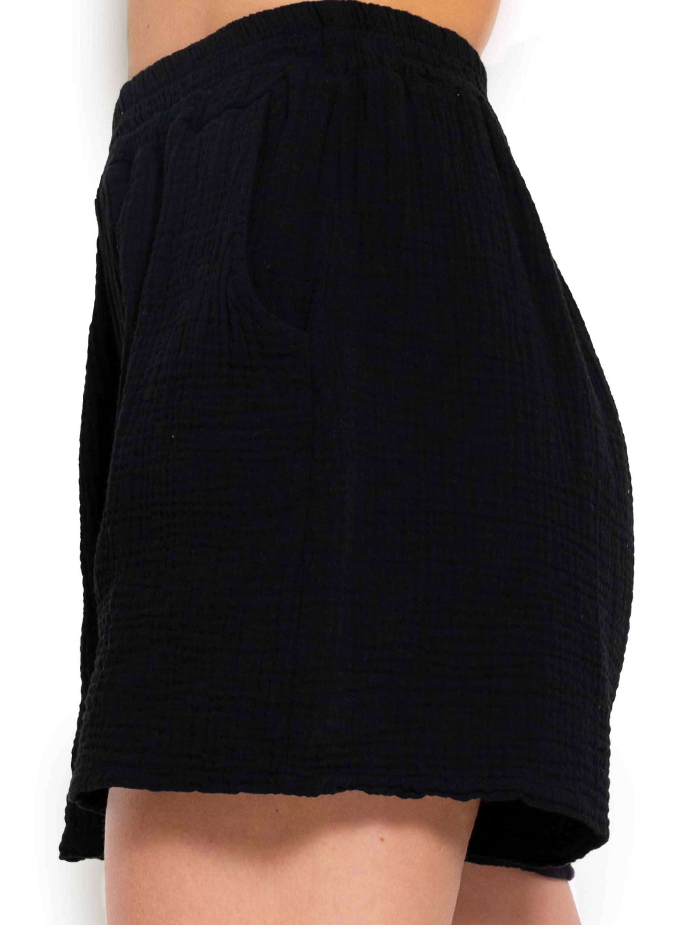 SASSYCLASSY Regular Pants in Black