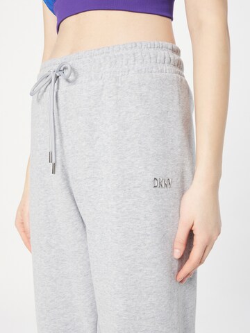 Effilé Pantalon de sport DKNY Performance en gris