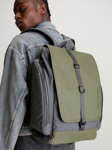 Calvin Klein Jeans Backpack in Green: front