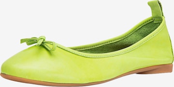 INUOVO Ballet Flats in Green: front