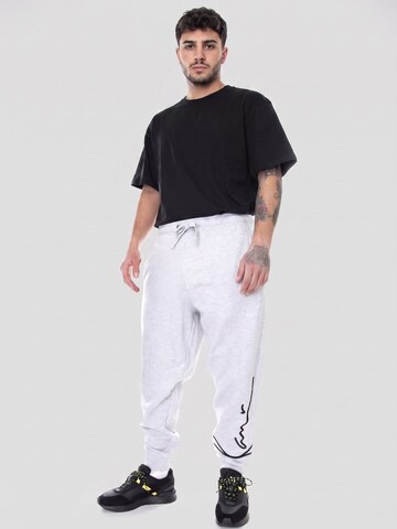Karl Kani Baggy Bukser 'Men's Signature Sweat Pants' i grå