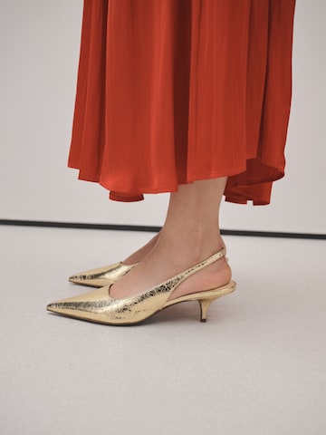 Next Slingpumps 'Forever Comfort' in Goud