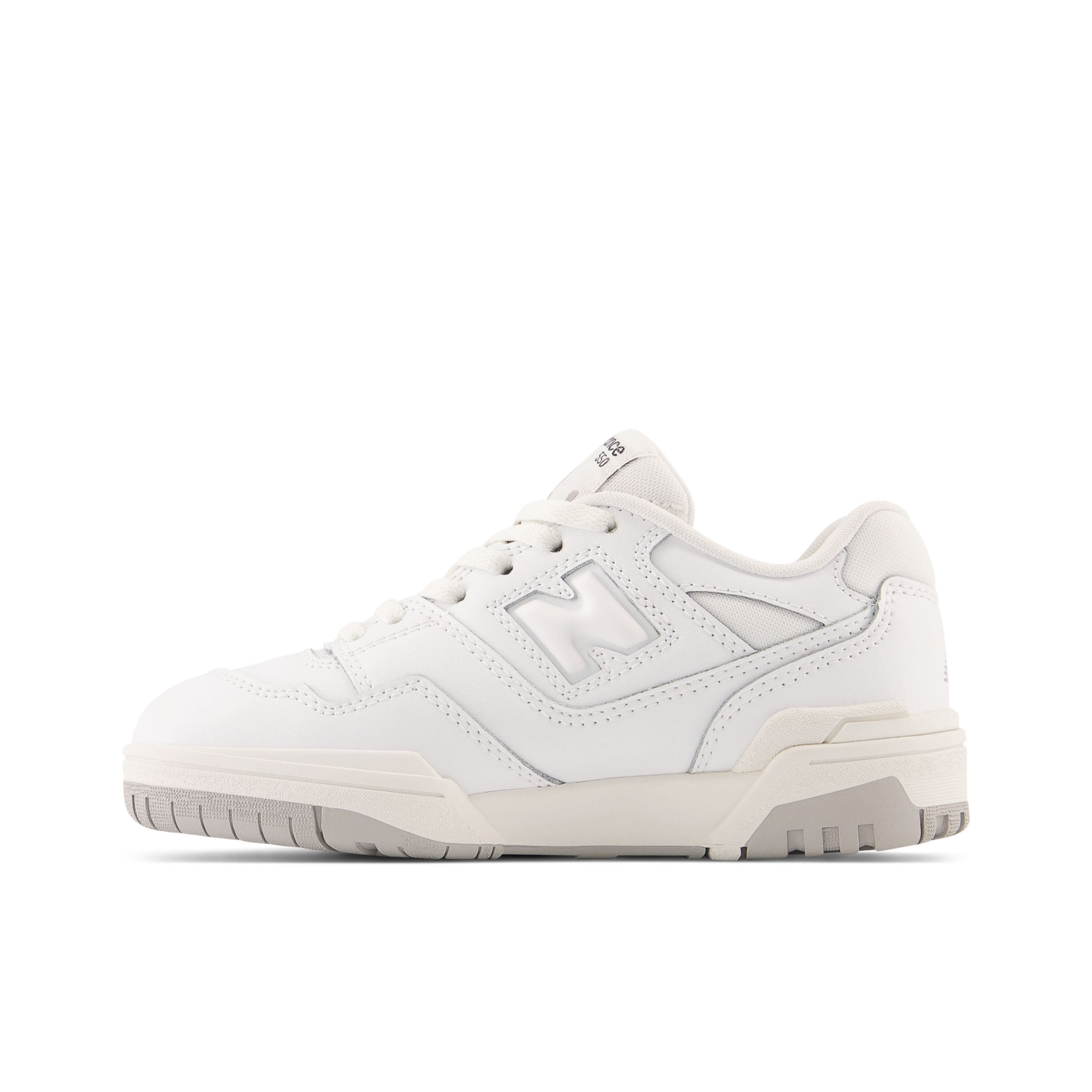 new balance Trainers '550' in White: front