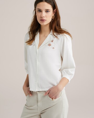 WE Fashion Blouse in White: front
