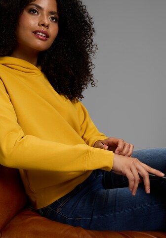 LAURA SCOTT Sweatshirt in Yellow