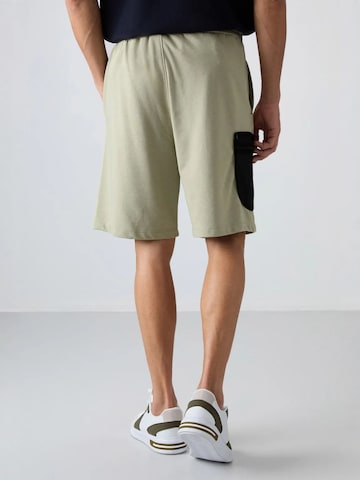 Tommy Life - Perna larga Calças cargo em verde