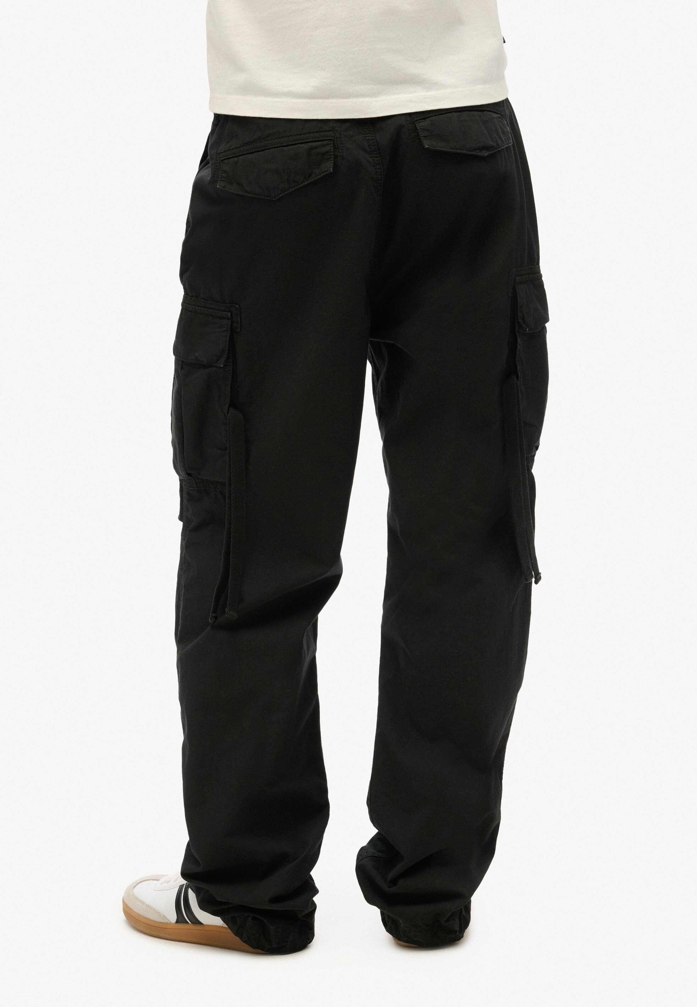 Superdry - Loosefit Calças cargo 'Para' em preto: frente