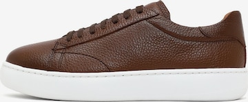 Baskets basses Derimod en marron : devant