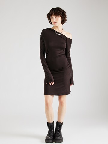 Robe 'Erin' WEEKDAY en marron : devant
