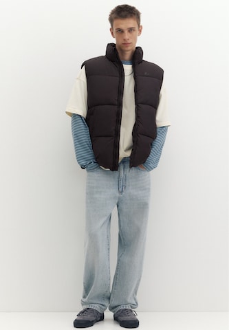 Pull&Bear Bodywarmer 'STWD' in Zwart: voorkant