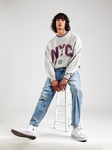 Felpa 'GAME DAY NYC' di Tommy Jeans in grigio