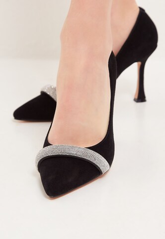CESARE GASPARI Pumps in Black