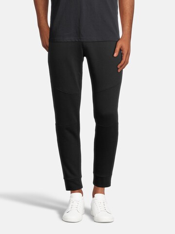 Tapered Pantaloni de la AÉROPOSTALE pe negru: față