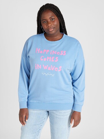 ONLY Carmakoma Sweatshirt 'FAIRLY LIFE' i blå: framsida