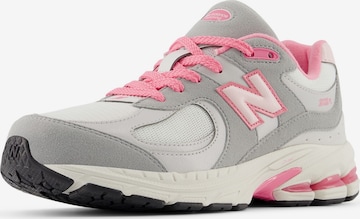new balance Sneakers '2002' in Grey: front
