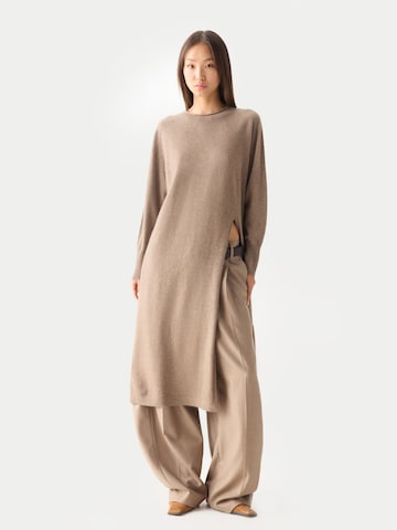 GOBI Cashmere - Vestido de punto 'Gobi Cashmere Side-Slit Maxi Dress' en gris: frente