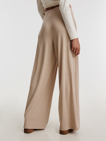 EDITED Wide leg Trousers 'Jamie' in Beige