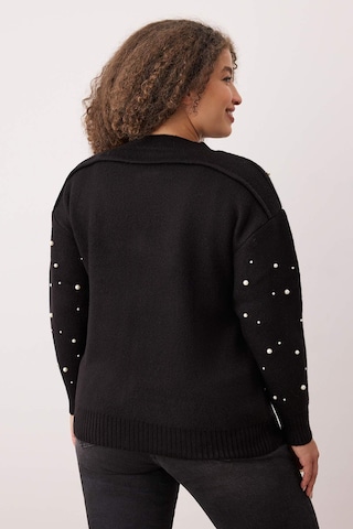 Trendyol Curve Strickjacke in Schwarz