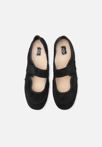 UGG - Bailarinas con hebilla en negro