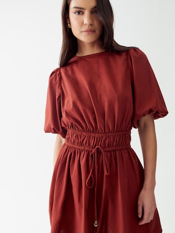 Robe 'Lloyd' The Fated en marron