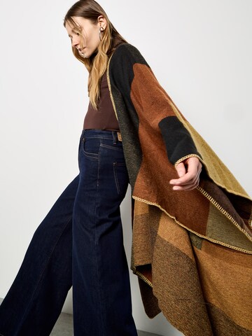 Apricot Large Squares Blanket Cape ' ' in Braun