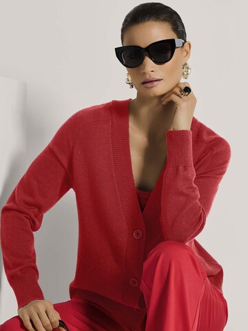 MADELEINE Gebreid vest in Rood