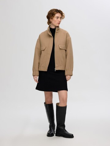 SELECTED FEMME Overgangsjakke i brun