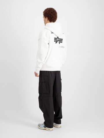 ALPHA INDUSTRIES Sweatshirt 'Logo BP Hoody' i hvit