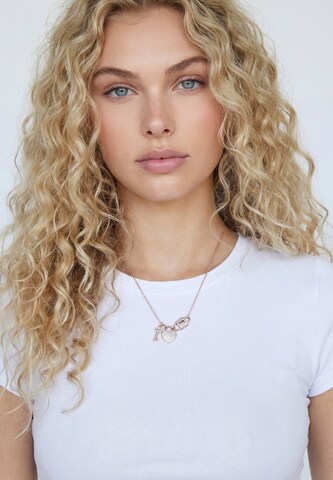 Chaîne Gaya en or : devant