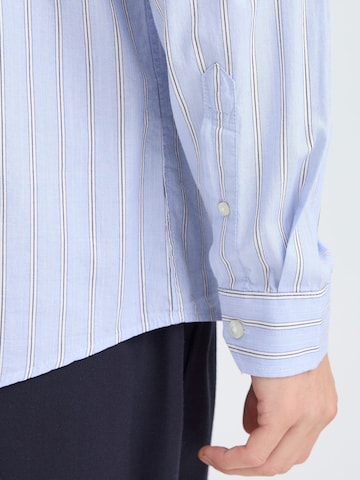 Fit confort Chemise ' CFOlsson ' Casual Friday en bleu