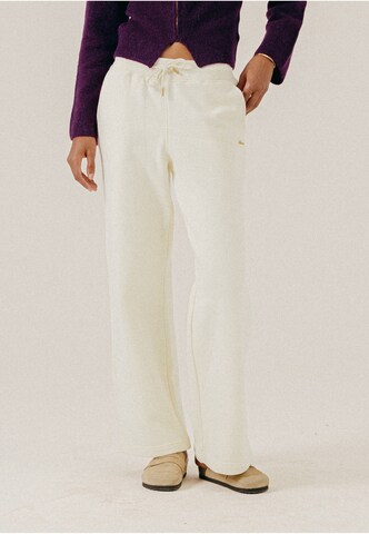 BLKVIS Regular Trousers in White: front
