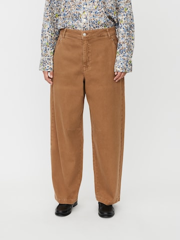 Masai Loosefit Jeans 'MaPovienne' in Bruin: voorkant