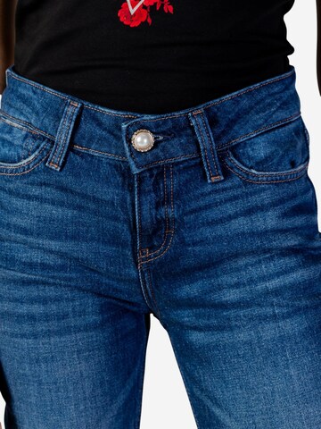 Slimfit Jeans 'NICKY CIGARETTE W6RA3M D6831' di GUESS in blu