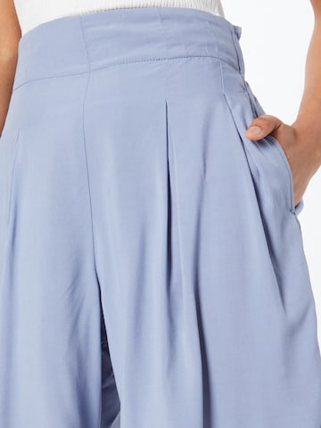 ESPRIT Loose fit Pleat-Front Pants in Blue