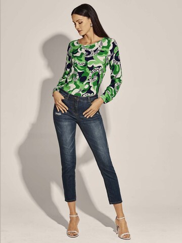MADELEINE Slimfit Jeans in Blau: Vorderseite